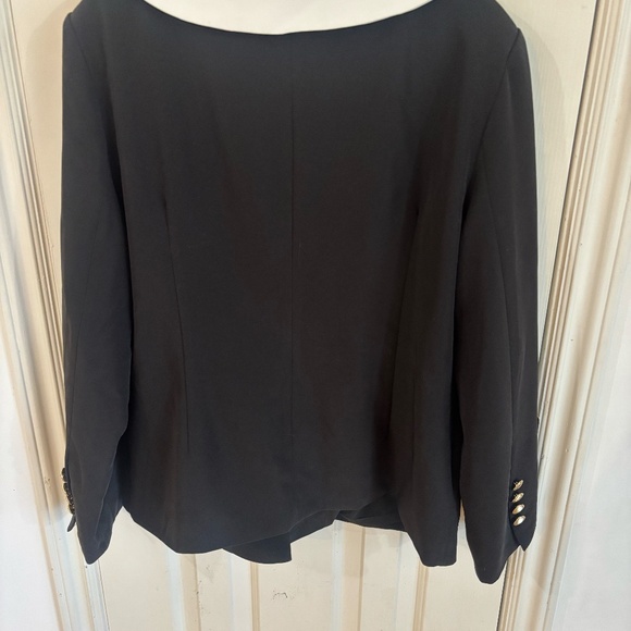 SUPER cute collard blazer jacket - white collar gold buttons * accepting offers - Picture 3 of 4